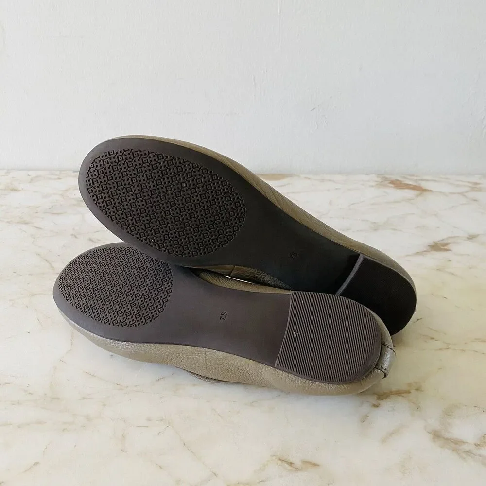 TORY BURCH Tan Gray Leather Ballerina Flats Large Logo - US 7.5